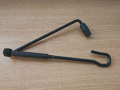 做汽車千斤頂手搖桿成型產品，選貝朗線材折彎機