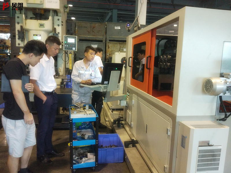 墩頭折彎機(jī)在廣州客戶處驗(yàn)收現(xiàn)場