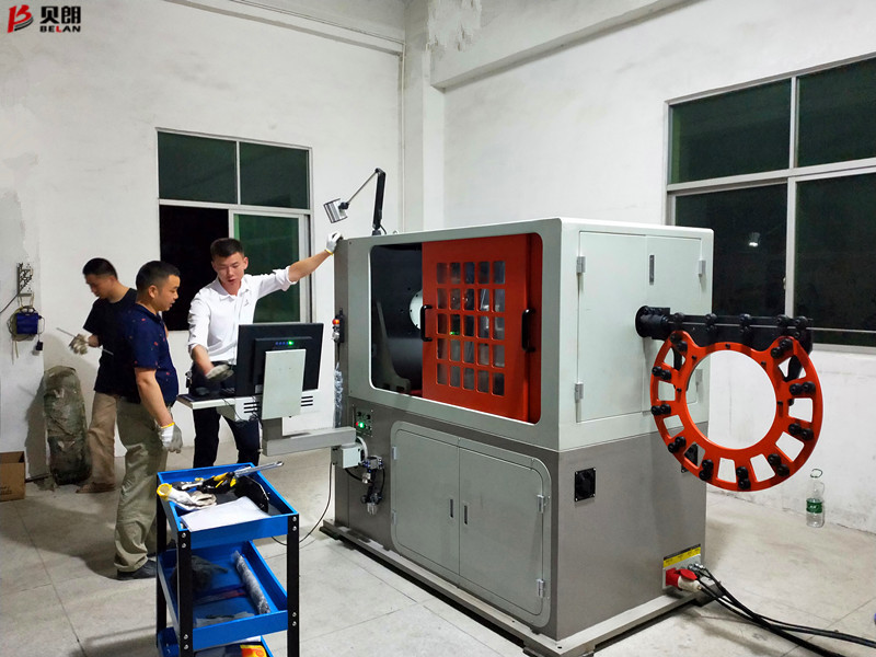 夜深，您依然奮斗在工作崗位上